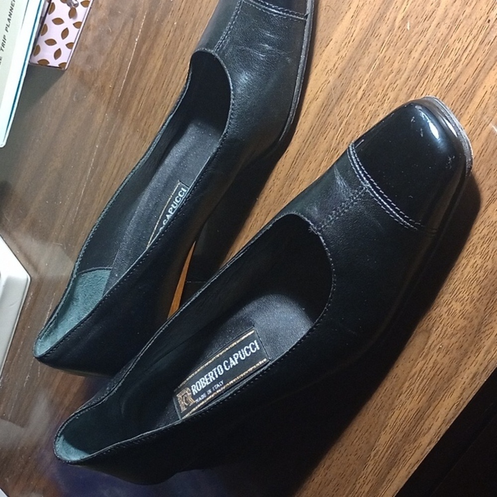 Roberto Capucci black leather shoes with gold trim